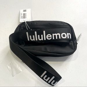 NWT lululemon everywhere belt bag in wordmark black/white logo